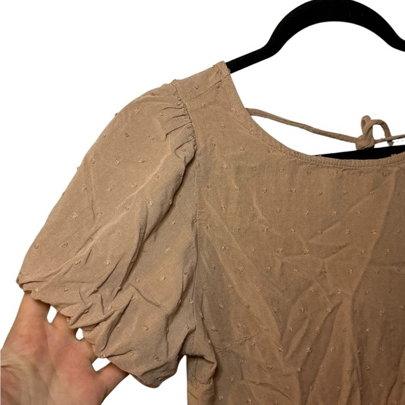 Tan textured Blouse with Short Sleeves and Tie Front - Picture 3 of 5